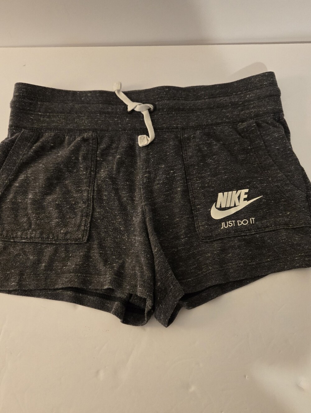 Nike Girls Gray Pull-On Athletic Shorts Drawstring Size Large Logo on Leg